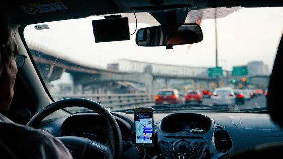 Os veículos de aplicativos com valor de até R$ 100 mil, geralmente na categorização de carros de passeio, serão assim isentos de pagar o IPVA 2021.