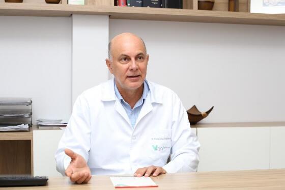 Dr. Roberto Barreto é gastroenterologista e endoscopista, presidente da Sobed/MT e integra as equipes do Instituto de Gastro e Proctologia Avançada (IGPA), Clínica Vida e Centro de Endoscopia de Cuiabá (SEC).
