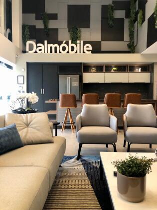 A Dalmóbile Cuiabá está situada no Térreo do Edifício Jardim Cuiabá, Office & Flat- Av. Miguel Sutil