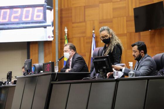 Quatro parlamentares voltaram contra