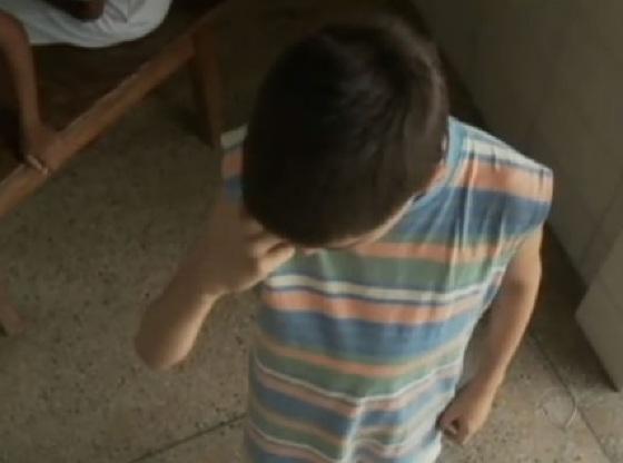Criança foi trancada no quarto por pedreiro e violentada.