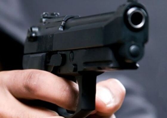 Julgamento reconheceu feminicídio cometido com recurso que dificultou a defesa da vítima, arma de fogo de uso restrito e meio cruel.