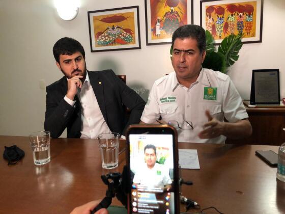 Prefeito ao lado do filho Emanuelzinho.