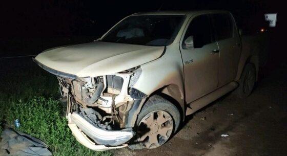 Veículos ficaram completamente destruídos.