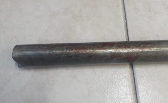 Dois homens, de 54 e 68 anos, se agrediram com barras de ferro e precisaram ser encaminhados ao hospital.