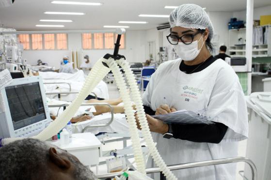 Todos os leitos têm profissionais atendendo os pacientes, conforme a demanda