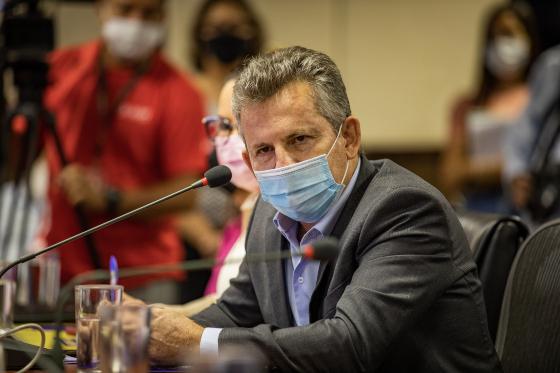 Governador Mauro Mendes diz que aulas vão voltar assim que professores estiverem vacinados