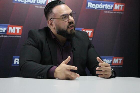 Danilo Macena indica alimentos que ajudam na indução do sono, a banana está entre eles.