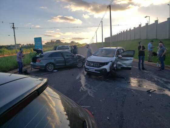 Acidente aconteceu na Avenida Chapéu do Sol em VG.