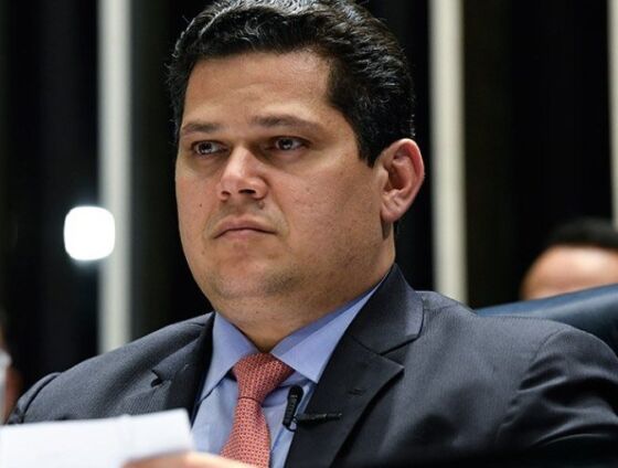 Davi Alcolumbre nega ter recebido dinheiro de Daniel Vorcaro e diz que vai acionar a Justiça contra as acusações.