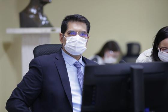 O conselheiro Domingos Neto, relator das contas