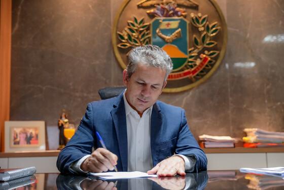 Governador Mauro Mendes autoriza pagamento da RGA.