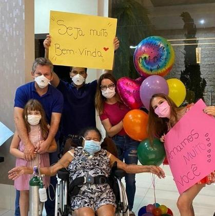 Dona Euridice Gomes da Silva voltou pra casa no dia 20, após 10 meses de tratamento em SP