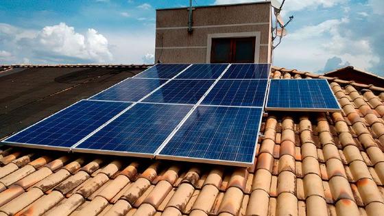 TJ suspende cobrança de ICMS na energia solar