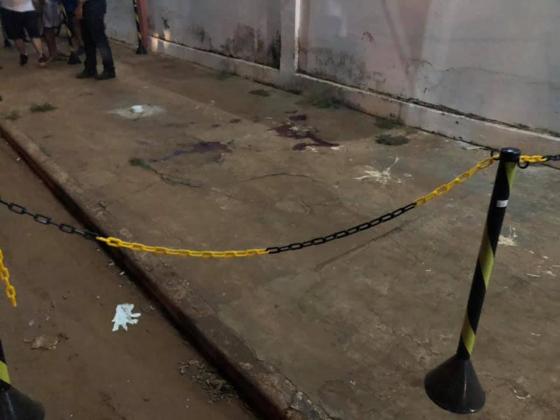 A vítima chegou a ser socorrida pelo Samu, mas não resistiu aos ferimentos.
