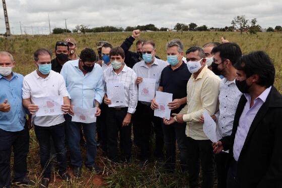 Governador e autoridades vistoriaram área da obra