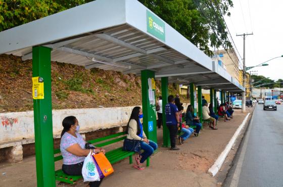 Pontos de ônibus na Avenida da Prainha, em Cuiabá.