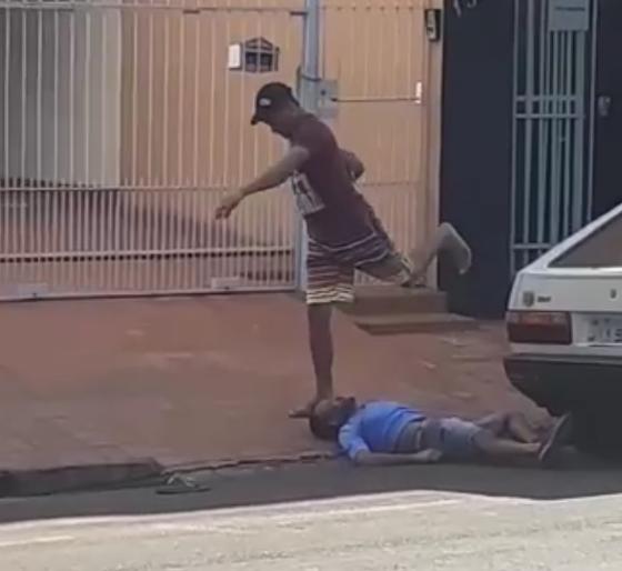 A vítima chegou a ser socorrida, mas não resistiu aos ferimentos.