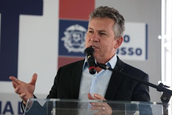 Governador de MT lembra que russos teriam que mandar 290 mil doses