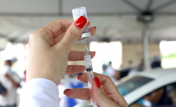 Público de 40 a 44 anos pode agendar vacinação em Cuiabá