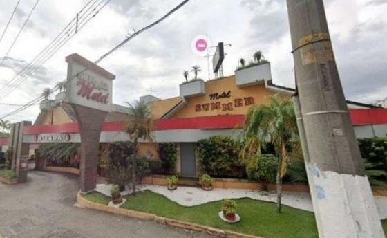 Homem reservou quatro quartos do local para celebrar aniversário com as mulheres
