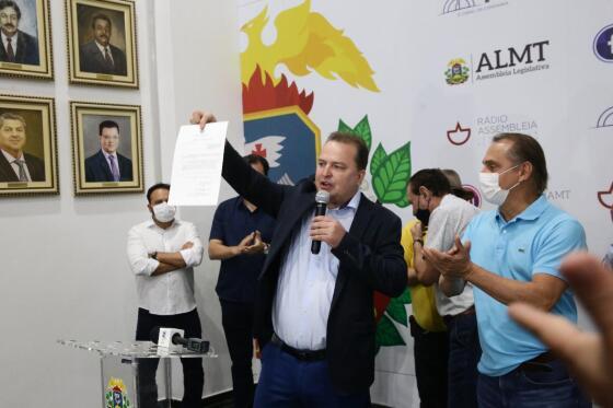 Presidente da Assembleia Legislativa, Max Russi promulgou a PEC