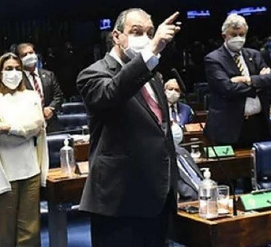 Senador Aziz desafia Forças Armadas; Não me intimidem  