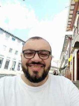 SUELME FERNANDES é Mestre em História pela UFMT.