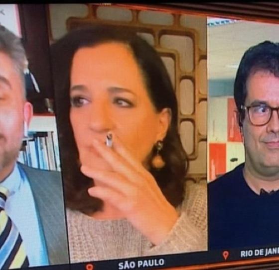 Mônica não percebe sinal e fuma ao vivo no Em Pauta