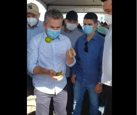 Mauro fez malabarismo com limões
