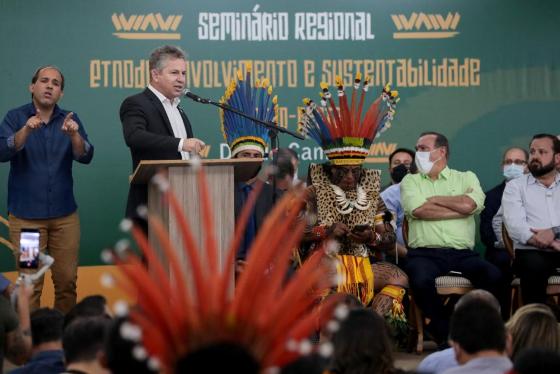 O governador Mauro Mendes durante o evento.
