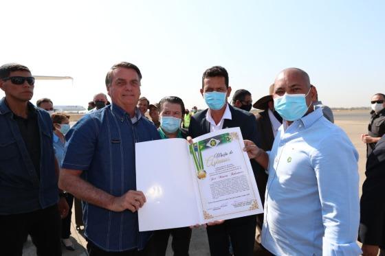 Bolsonaro recebeu, além de título de cuiabano, moção de aplausos