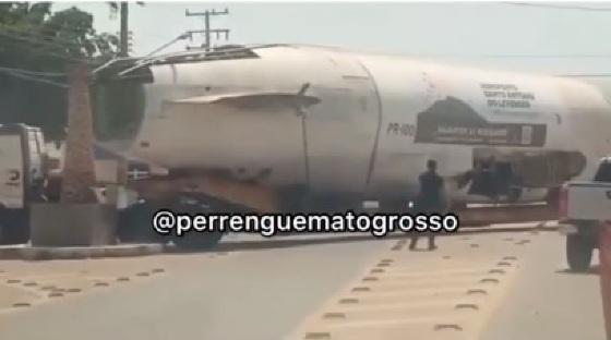 Carreta com Boeing em Santo Antônio.