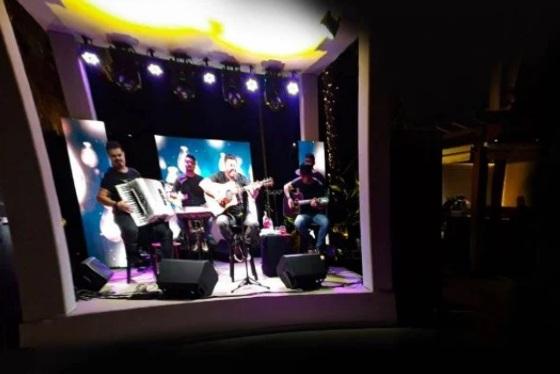 Dupla Bruno e Marrone cantou na festa