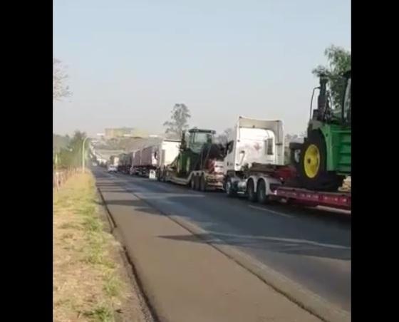 Fila de caminhões na BR-364