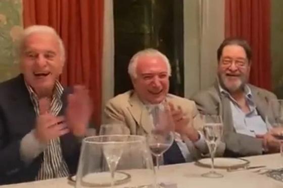 Vídeo de jantar com imitação de Bolsonaro para Temer viralizou nas redes.