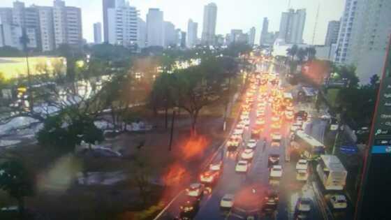 Trânsito na região do Shopping Pantanal ficou intenso