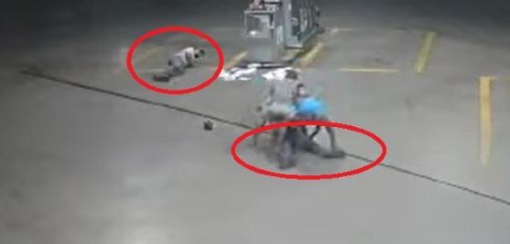 Ladrões jogaram frentistas no chão e agrediram.