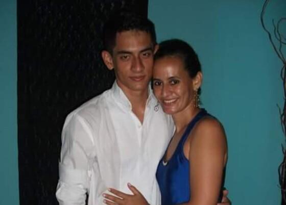 Rodrigo Claro e a mãe, Jane Claro. Família se revolta com pena branda