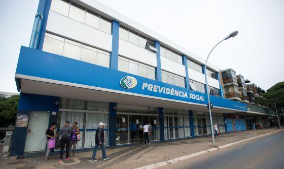 Valor de empréstimos caiu de R$ 8,5 bilhões para R$ 3,9 bilhões.