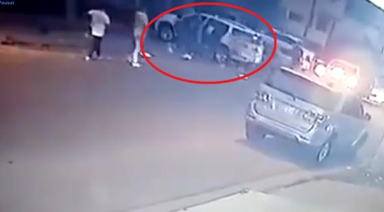 Ação dos criminosos dura cerca de 10 segundos.