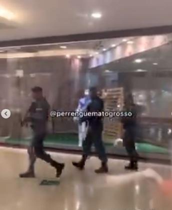 Policia Militar no shopping
