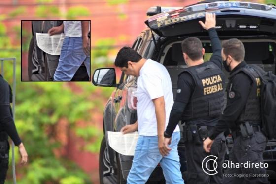 O "flagra" do ex-secretário com o diploma foi feito pelo repórter fotográfico do Olhar Direto