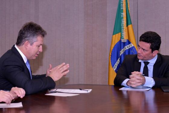 Mauro Mendes e Sérgio Moro durante reunião no Ministério da Justiça.