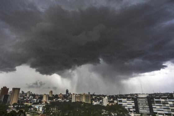 Imagem ilustrativa de chuva intensa
