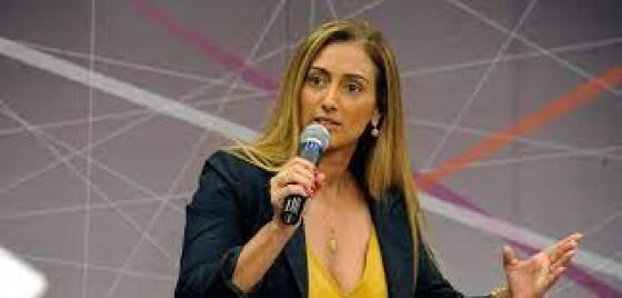 A ministra da Secretaria de Governo, Flavia Arruda