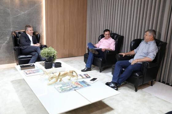Governador, deputado e prefeito se reuniram para tratar de obras em Cuiabá