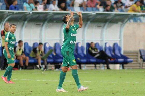 Elton anotou o único gol do jogo na Arena Pantanal