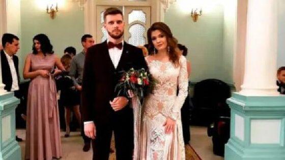 Os jovens haviam se casado há um ano.