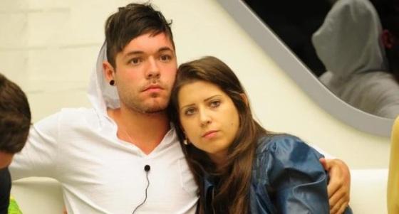 Nasser Rodrigues no BBB13, abraçado com Andressa Ganacin, com quem se casou